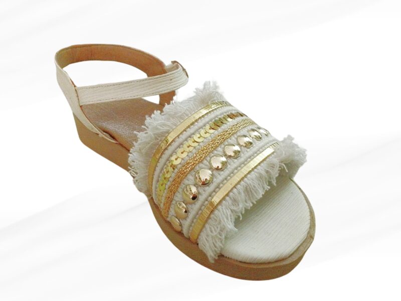 صندل شراشيب حريمي أبيض