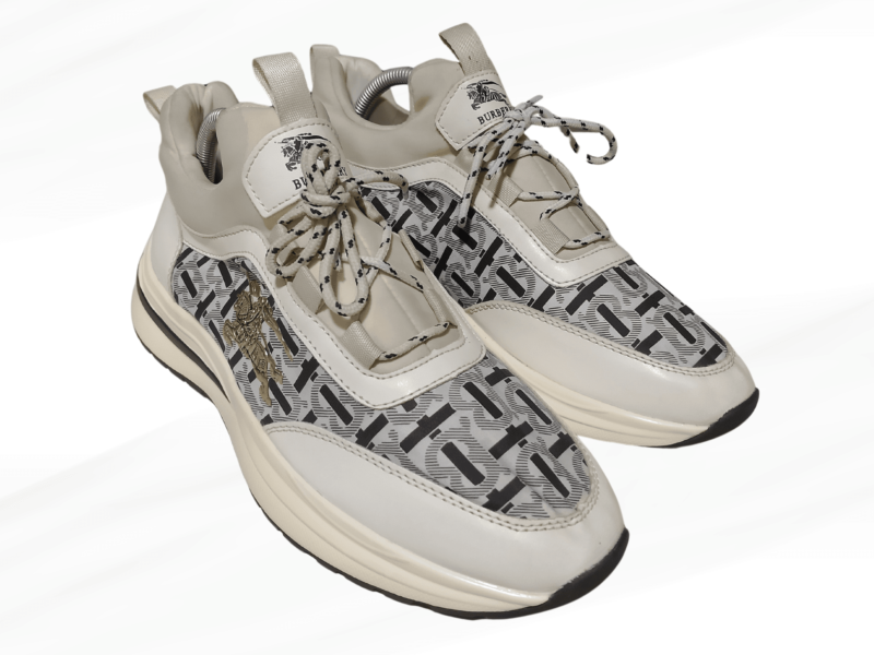 Burbrry كوتشي نعل أسود