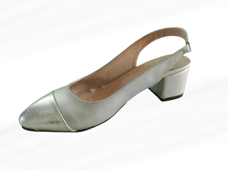 حذاء شانيل فضي حريمي بكعب