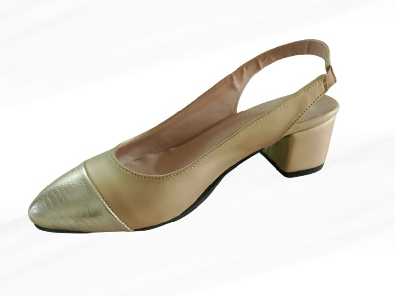 حذاء شانيل ذهبي حريمي بكعب