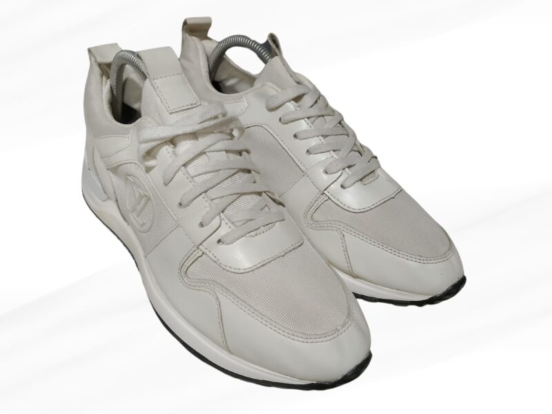 كوتشي أبيض LV