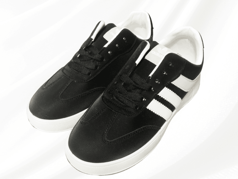 كوتشي أسود بنعل بني adidas