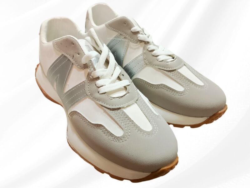 ew balance كوتشي حريمي فضي