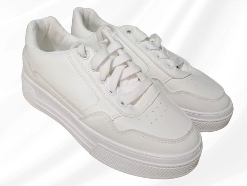 كوتشي حريمي ابيض شريط ذهبي