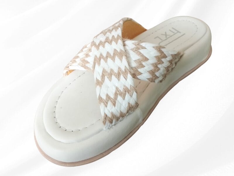 شبشب حريمي ابيض Pixl