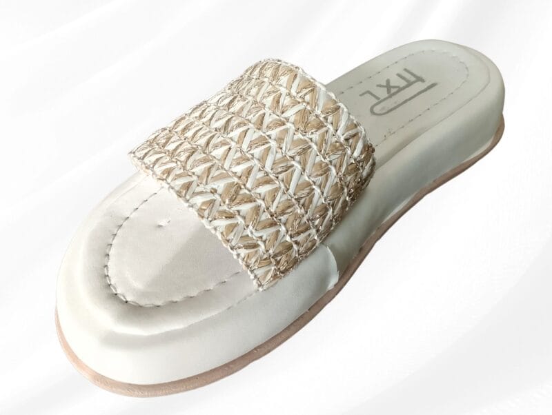 شبشب حريمي ابيض Pixl