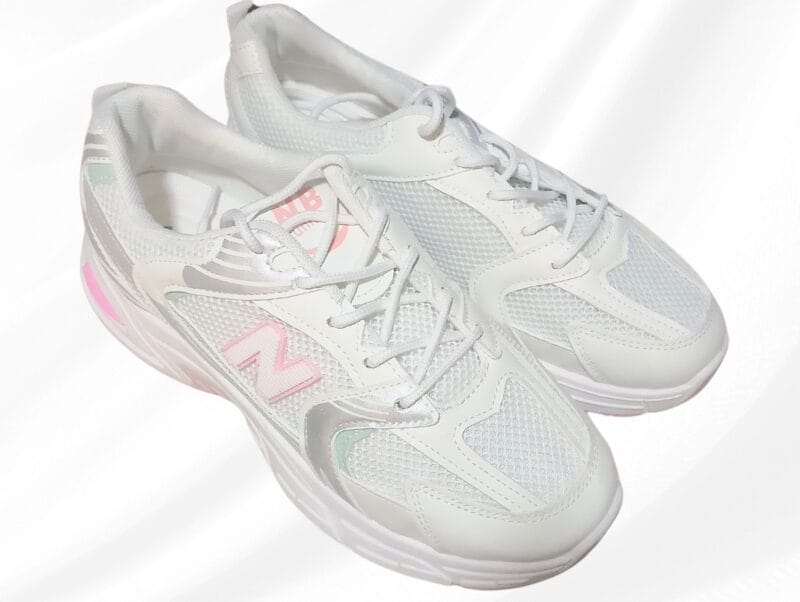 كوتشي ابيض في روزN